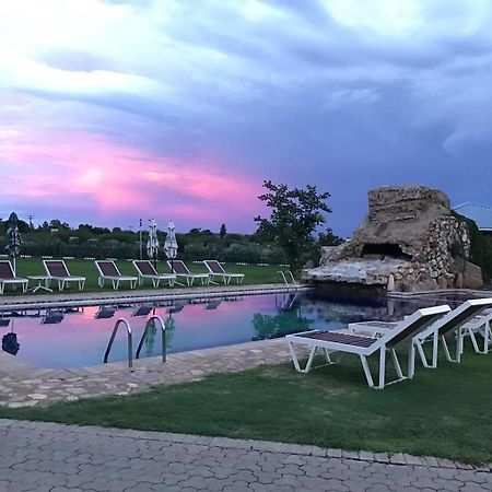 Adansonia Hotel Франсістаун Екстер'єр фото