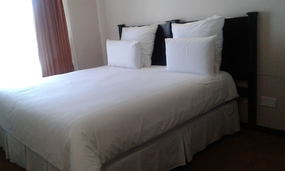 Adansonia Hotel Франсістаун Екстер'єр фото